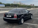 Volkswagen Passat 2003 годаfor2 800 000 тг. в Астана – фото 5