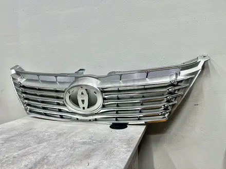 Решетка радиатора верхняя на Toyota Camry 50 за 25 000 тг. в Алматы – фото 3