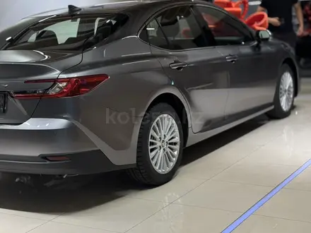 Toyota Camry 2025 года за 17 338 000 тг. в Семей – фото 2