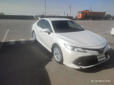 Toyota Camry 2019 года за 13 700 000 тг. в Алматы – фото 2