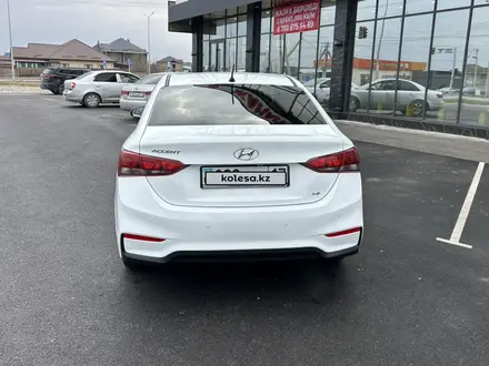 Hyundai Accent 2018 года за 6 800 000 тг. в Шымкент – фото 12
