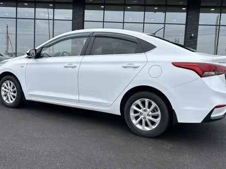 Hyundai Accent 2018 года за 6 800 000 тг. в Шымкент – фото 13