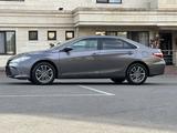 Toyota Camry 2016 года за 10 300 000 тг. в Алматы – фото 2