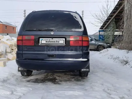 Volkswagen Sharan 1996 года за 2 500 000 тг. в Актобе – фото 17