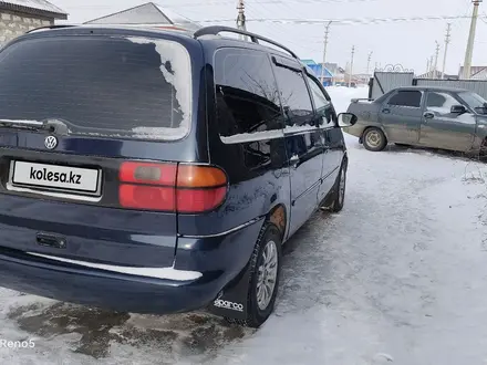 Volkswagen Sharan 1996 года за 2 500 000 тг. в Актобе – фото 18