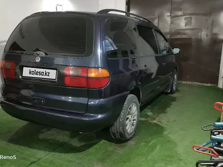 Volkswagen Sharan 1996 года за 2 500 000 тг. в Актобе – фото 7