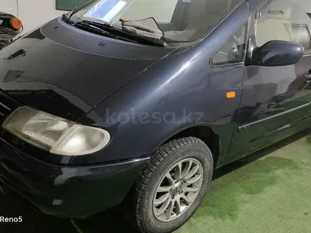 Volkswagen Sharan 1996 года за 2 500 000 тг. в Актобе – фото 8