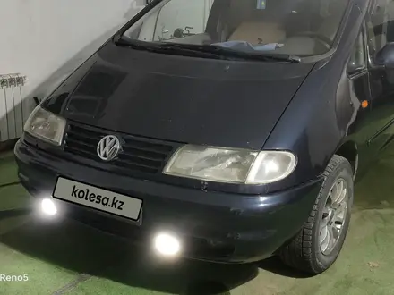 Volkswagen Sharan 1996 года за 2 500 000 тг. в Актобе – фото 9