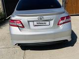 Toyota Camry 2011 года за 4 500 000 тг. в Атырау – фото 2