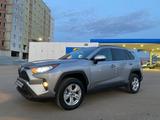 Toyota RAV4 2021 года за 14 000 000 тг. в Астана – фото 2