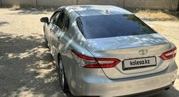 Toyota Camry 2018 года за 13 000 000 тг. в Алматы – фото 2