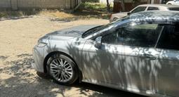 Toyota Camry 2018 года за 13 000 000 тг. в Алматы – фото 3