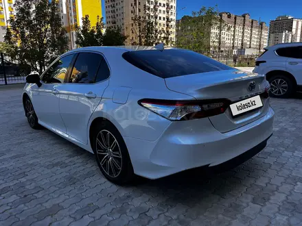 Toyota Camry 2019 года за 14 500 000 тг. в Актау – фото 2