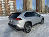 Toyota RAV4 2021 годаfor16 350 000 тг. в Астана – фото 3