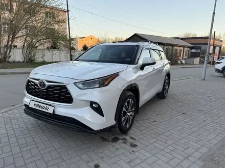 Toyota Highlander 2023 года за 23 550 000 тг. в Семей