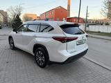 Toyota Highlander 2023 годаүшін23 550 000 тг. в Семей – фото 2