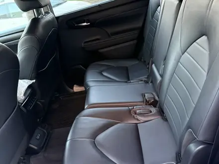 Toyota Highlander 2023 года за 23 550 000 тг. в Семей – фото 8