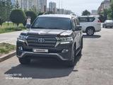 Toyota Land Cruiser 2017 года за 36 000 000 тг. в Астана