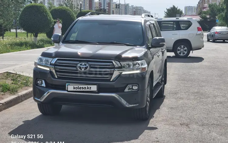 Toyota Land Cruiser 2017 года за 36 000 000 тг. в Астана