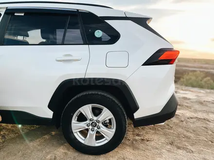 Toyota RAV4 2020 года за 17 500 000 тг. в Атырау – фото 21