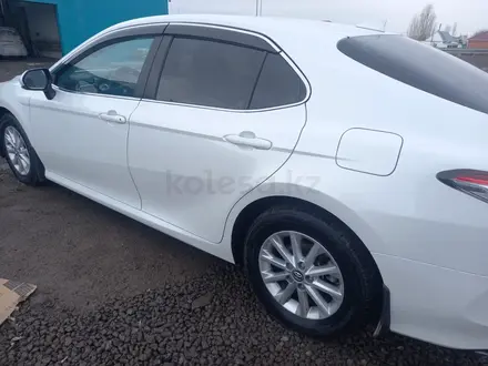 Toyota Camry 2021 года за 13 490 000 тг. в Актобе – фото 11