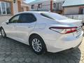 Toyota Camry 2021 года за 13 490 000 тг. в Актобе – фото 12