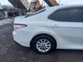 Toyota Camry 2021 года за 13 490 000 тг. в Актобе – фото 6