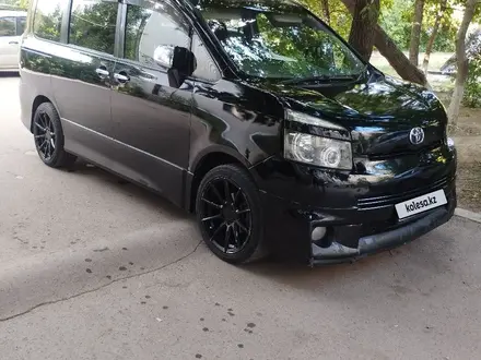 Toyota Voxy 2008 года за 5 000 000 тг. в Уральск – фото 6