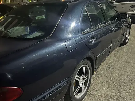 Mercedes-Benz E 320 2001 года за 2 400 000 тг. в Алматы – фото 10