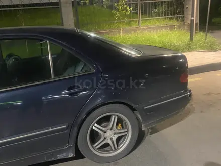 Mercedes-Benz E 320 2001 года за 2 400 000 тг. в Алматы – фото 3