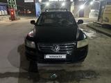 Volkswagen Touareg 2005 годаүшін2 800 000 тг. в Алматы
