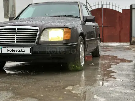 Mercedes-Benz E 220 1993 года за 1 900 000 тг. в Атырау