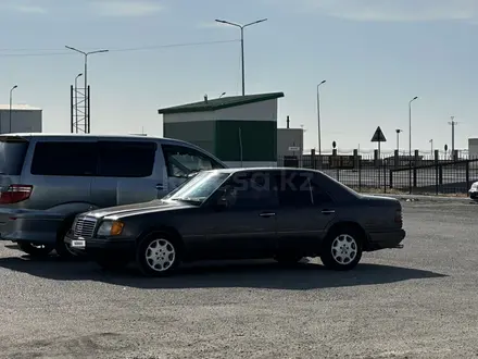 Mercedes-Benz E 220 1993 года за 1 900 000 тг. в Атырау – фото 11