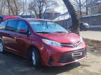 Toyota Sienna 2018 года за 15 000 000 тг. в Алматы