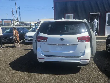 Kia Sedona 2016 года за 9 000 000 тг. в Атырау – фото 2