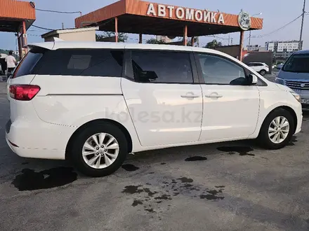 Kia Sedona 2016 года за 9 000 000 тг. в Атырау – фото 19