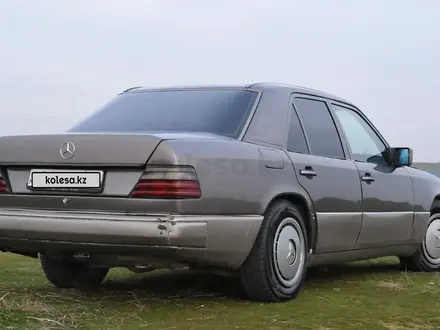 Mercedes-Benz E 230 1993 года за 1 500 000 тг. в Абай (Келесский р-н) – фото 2