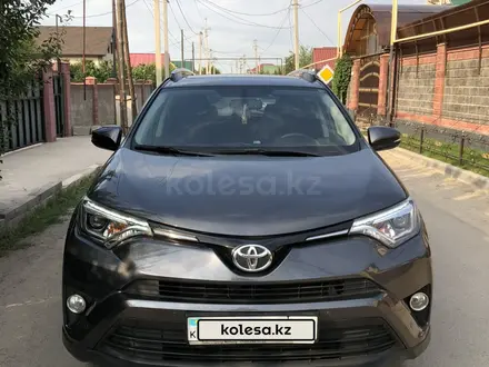 Toyota RAV4 2018 года за 12 300 000 тг. в Алматы – фото 2