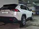 Toyota RAV4 2022 годаfor21 500 000 тг. в Алматы – фото 3