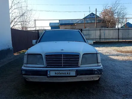 Mercedes-Benz E 260 1990 года за 900 000 тг. в Жетысай