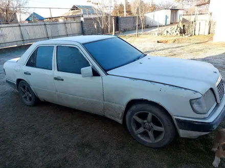 Mercedes-Benz E 260 1990 года за 900 000 тг. в Жетысай – фото 6