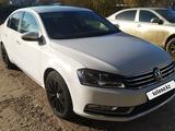 Volkswagen Passat 2014 года за 6 700 000 тг. в Уральск – фото 3