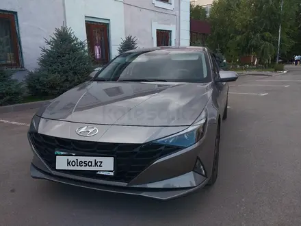 Hyundai Elantra 2022 года за 9 800 000 тг. в Костанай