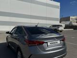 Hyundai Accent 2021 года за 7 500 000 тг. в Караганда – фото 2