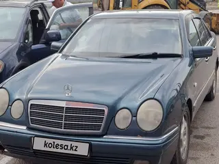 Mercedes-Benz E 240