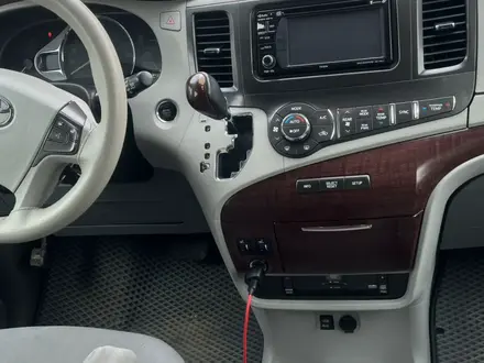 Toyota Sienna 2014 года за 12 600 000 тг. в Уральск – фото 19