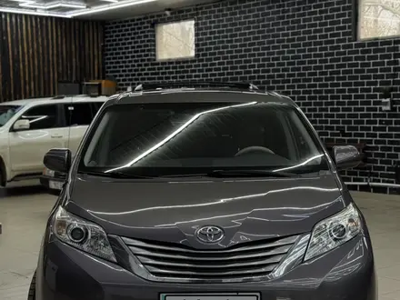 Toyota Sienna 2014 года за 12 600 000 тг. в Уральск – фото 2
