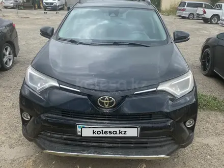 Toyota RAV4 2018 года за 10 500 000 тг. в Актау