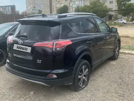 Toyota RAV4 2018 года за 10 500 000 тг. в Актау – фото 3