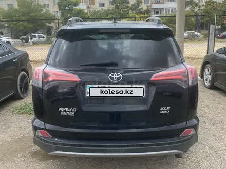 Toyota RAV4 2018 года за 10 500 000 тг. в Актау – фото 2